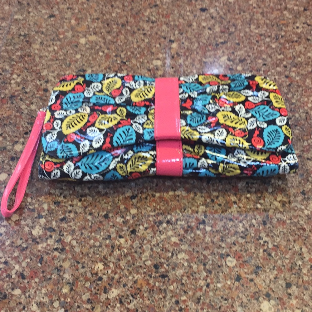 ******CLEARANCE SALE******NWOT CONVERTIBLE VERA BRADLEY BAG**PRICE DROP!
